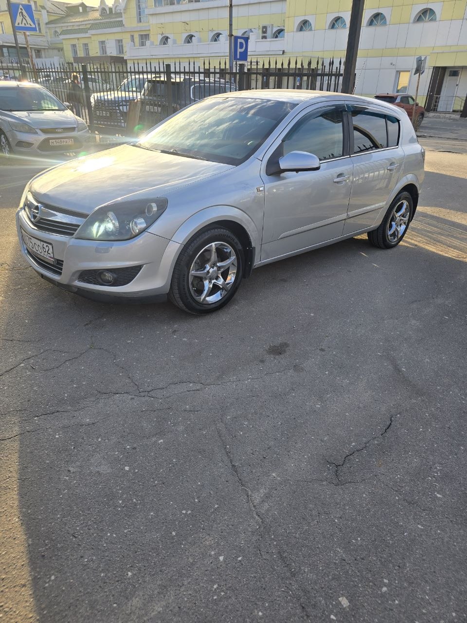 Opel Astra 2008 — фото 1 из 10