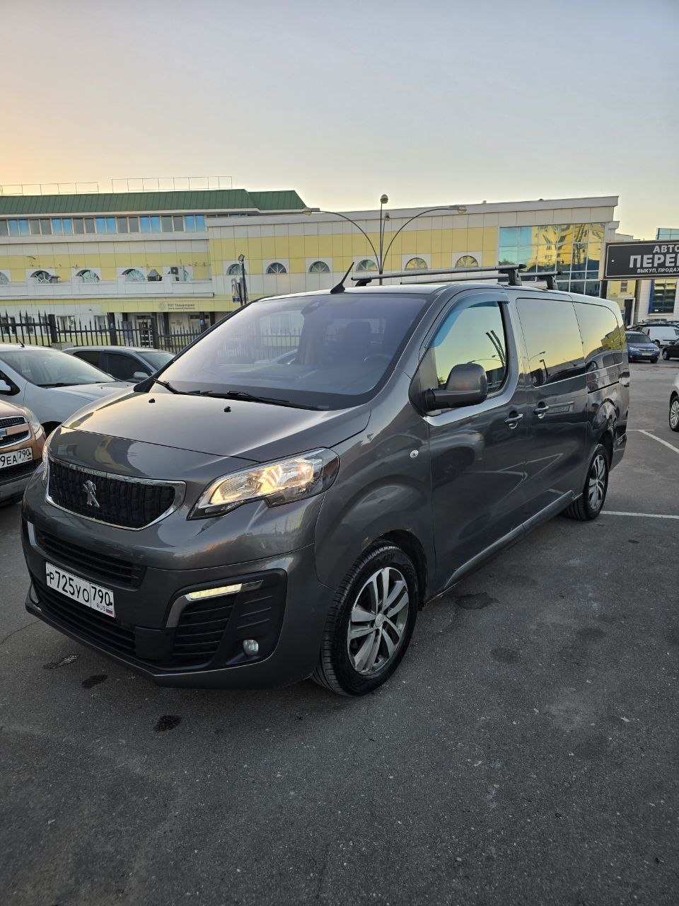 Peugeot Traveller 2017 — фото 1 из 10