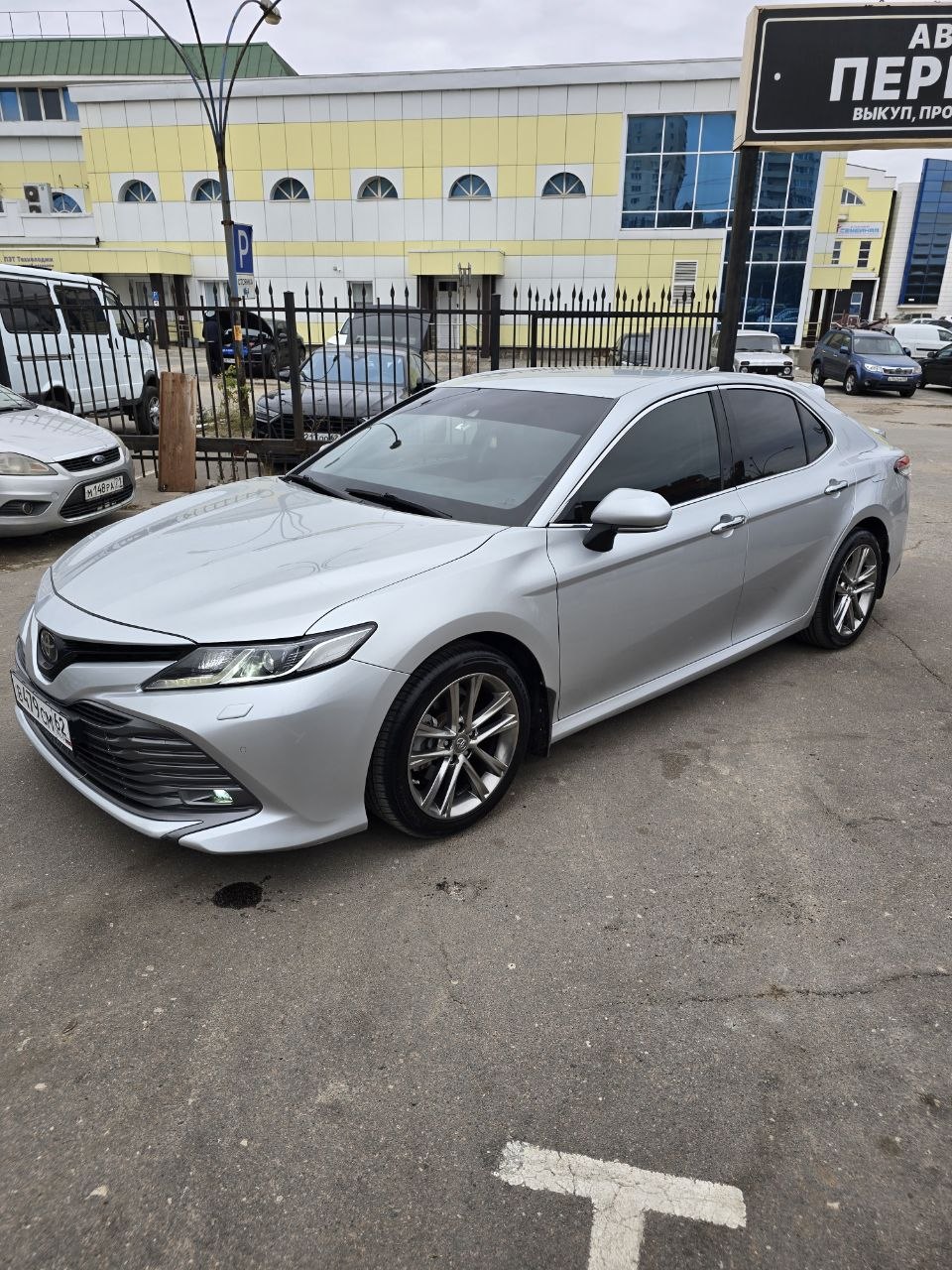 Toyota Camry 2018 — фото 1 из 10