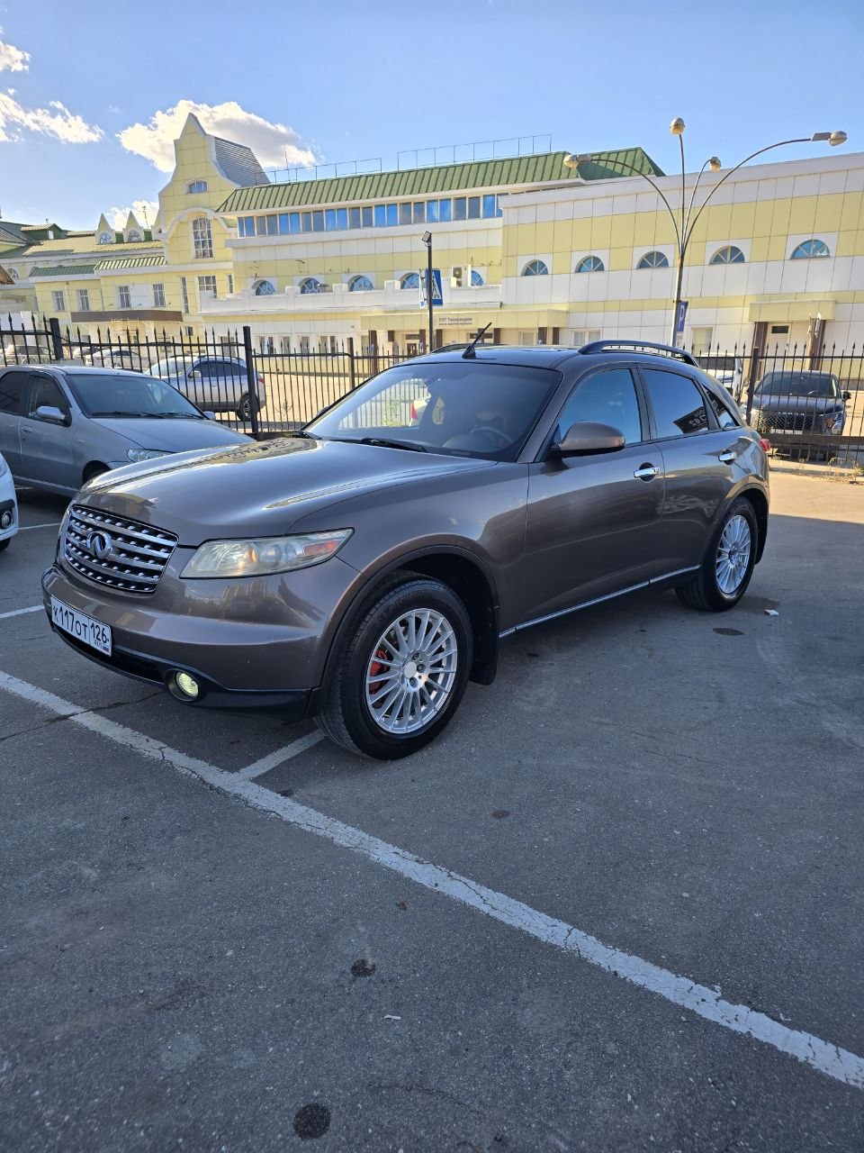 Infiniti FX35 2004 — фото 1 из 10